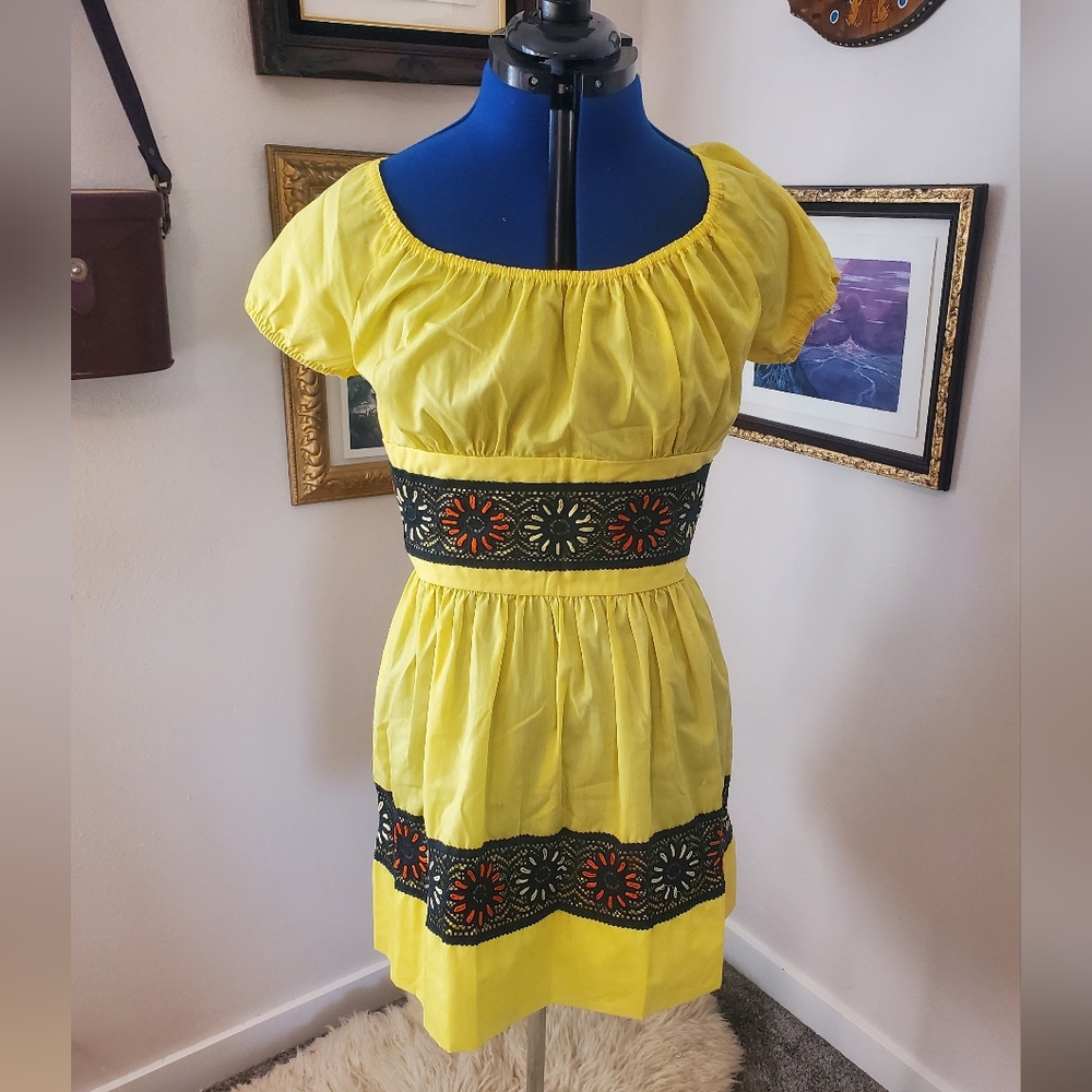 Vintage 70s Women's Yellow Embroidered Milkmaid Mini Dress XS-Small